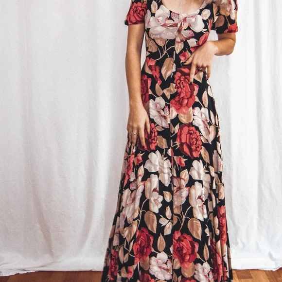 90s Floral Fit & Flare Maxi Dress - Picture 3 of 14